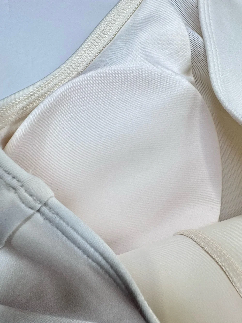 Alo Yoga High Neck Sports Bra Women's Size XS Ivory Crop Top Activewear Gym Top